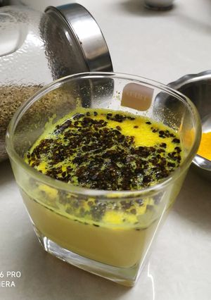 અજમો અને હળદર વાળુ દૂધ (Carom seed & Turmeric Milk recipe in Gujarati) રેસીપી મુખ્ય ફોટો