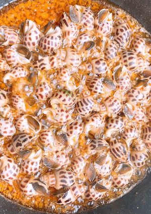 Hình của món Ốc hương xào bơ tỏi.