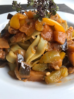Una foto de Cintas de espinacas con verduritas. (plato vegano-vegetariano)