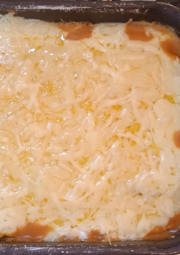 Una foto de Moussaka. Tenía restos de carne del sábado, y papas. Agregue berenjenas y listo