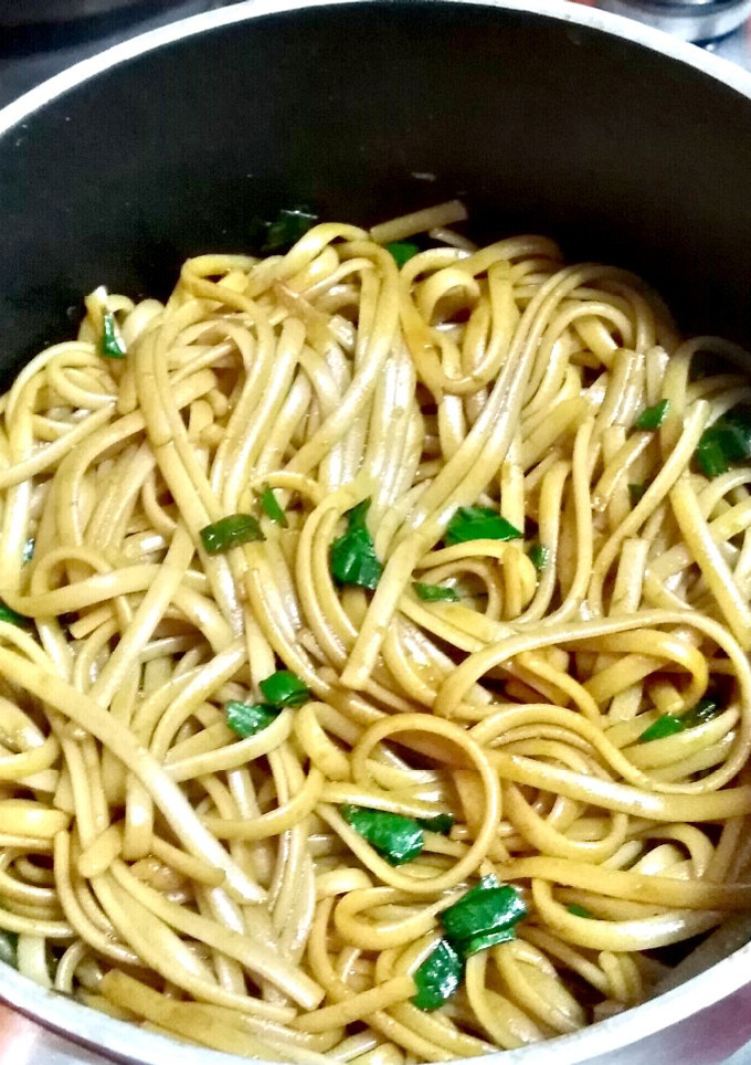 Una foto de Tallarines con un toque oriental