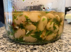 Una foto de Porotos blancos al escabeche