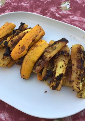 Une photo de Courgettes jaunes marinées grillées aux graines de nigelle (recette plancha)