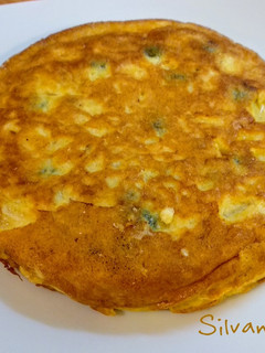 Una foto de 162.🍳Tortilla de salmón, tápenas y curry en 10 minutos🐟