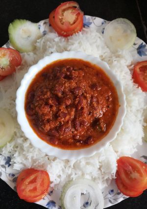 A picture of Rajma masala.