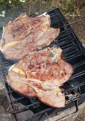 Foto de Bifes grelhados com marinada de alho e ervas