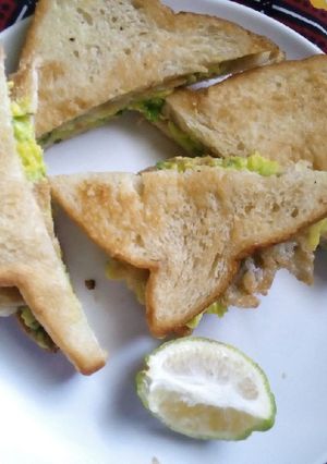 A picture of Bread avocado salad.