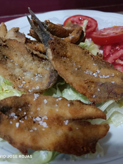Una foto de Boquerones fritos en adobo