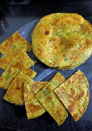 A picture of Palak Paratha.