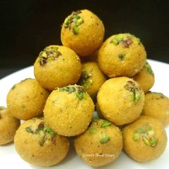 A picture of Besan Ladoo.