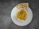 Pollo Madrás con Pan Naan