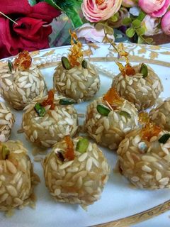 अनानास के लड्डू (Ananas ke ladoo recipe in hindi) रेसिपी मुख्य फोटो