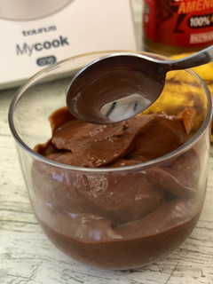 Una foto de Helado vegano de plátano, cacahuete y cacao en MyCook One