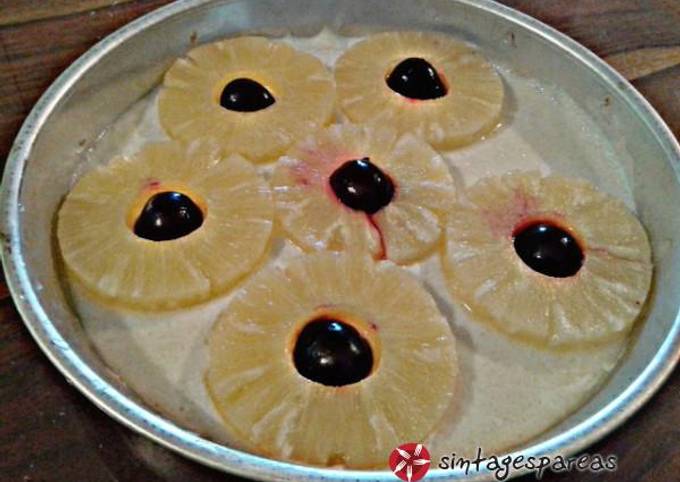 κύρια φωτογραφία συνταγής Ελαφριά τάρτα με γιαούρτι, τυρί κρέμα και φρούτα