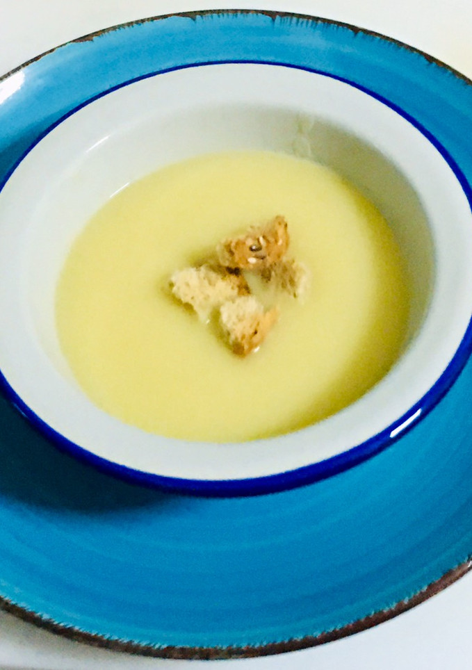 Una foto de Crema de papas y calabacín