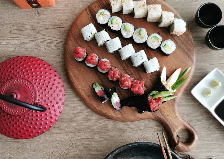 Steps to Make Perfect Californian Rolls and Tuna sushi