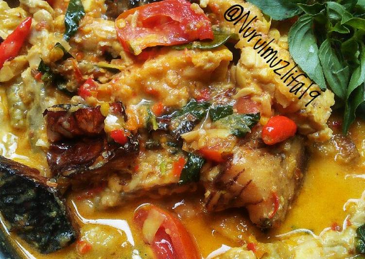 Bumbu meracik Spicy Tuna Asap yang Lezat Sekali