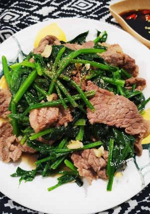 Hình của món Cải bó xôi xào thịt bò.