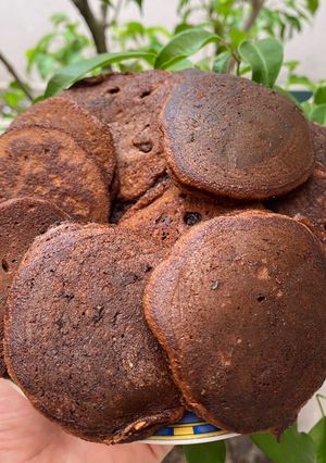Una foto de Pancakes de chocolate y café