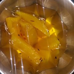 A picture of Raw mango chutney or khatta  meetha chutney.