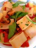 Mezzi paccheri rigati con cozze pomodorini e rucola