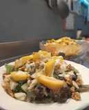 Ensalada de durazno, manzana, yogurt y nueces