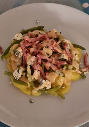 Une photo de Salade de pommes de terre au bleu
