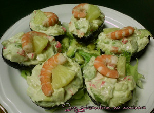 Foto principal de Aguacates rellenos de langostinos y piña