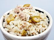 Una foto de arroz con atun y mayonesa