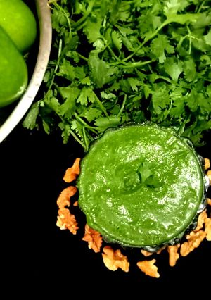 अखरोट की चटनी (akhrot ki chutney recipe in Hindi) रेसिपी मुख्य फोटो