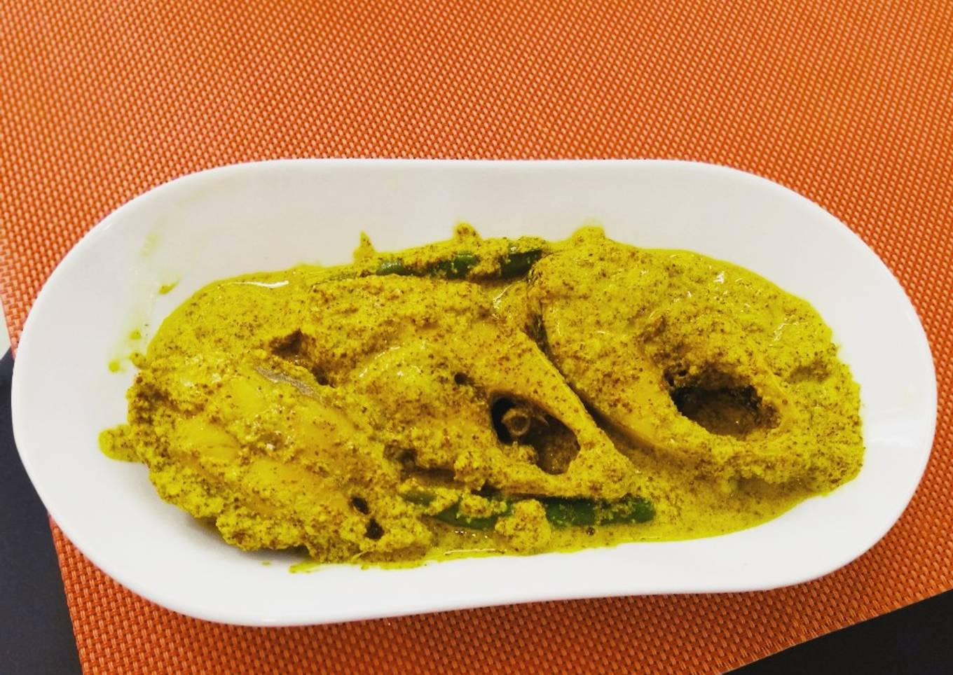 Bhapa ilish (Hilsa steamed in mustard gravy)