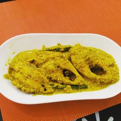 A picture of Bhapa ilish (Hilsa steamed in mustard gravy).