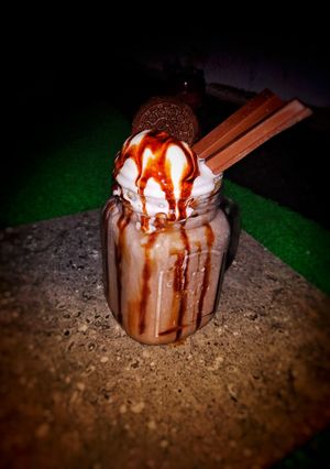 A picture of Banana Oreo milkshake.