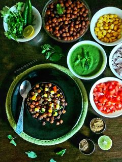 काला चना चाट (Kala Chana chaat recipe in Hindi) रेसिपी मुख्य फोटो