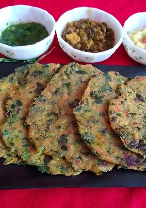 A picture of Methi paratha.
