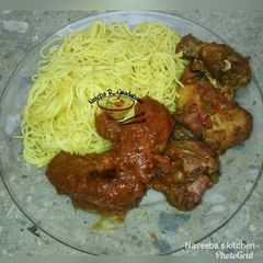 A picture of Curry spaghetti with chicken stew nd papper chicken.