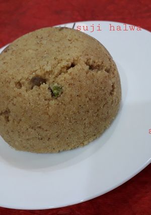 A picture of Sooji ka halwa.