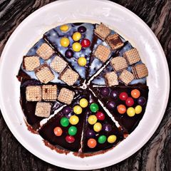 A picture of Brownie pizza.
