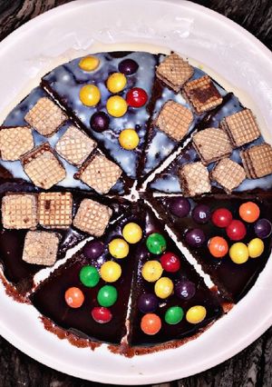 A picture of Brownie pizza.