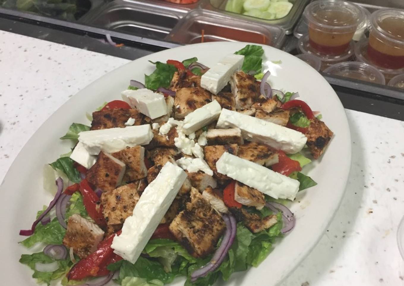Ensalada con pollo ala parrilla