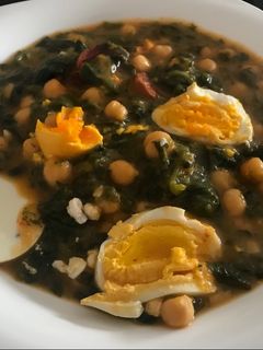 Una foto de Garbanzos con espinacas