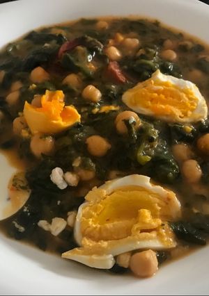 Una foto de Garbanzos con espinacas