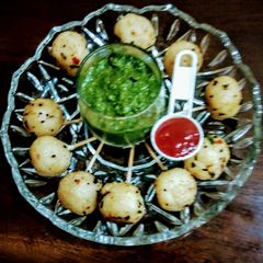 A picture of Rava(suji)balls.