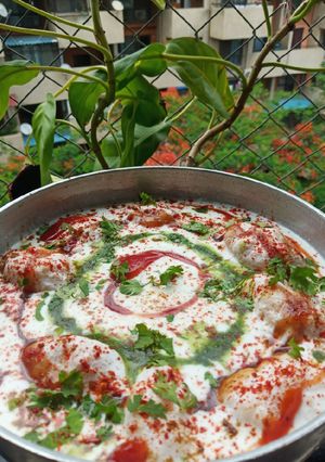 दही भल्ले (Dahi bhalle recipe in hindi) रेसिपी मुख्य फोटो