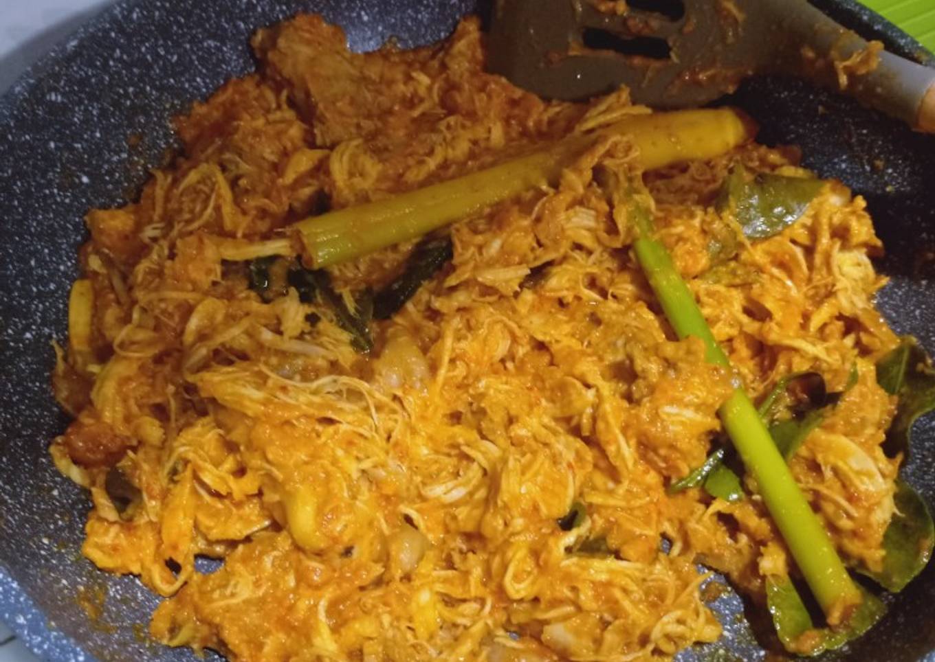 Ayam Suwir Bumbu Pedas
