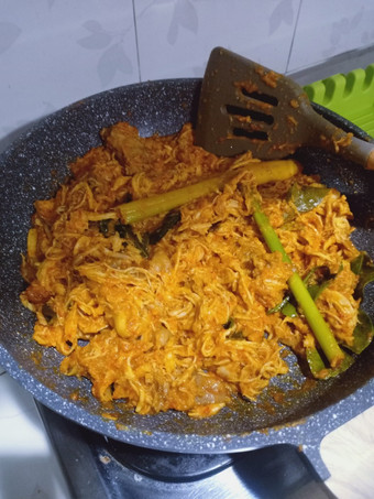 Cara Bikin Ayam Suwir Bumbu Pedas Enak