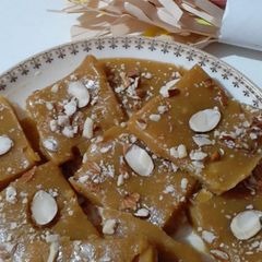 A picture of Besan ka halwa.
