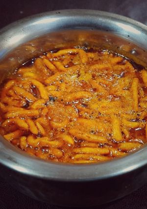 ढाबा स्टाईल शेव भाजी (sev bhaji recipe in marathi) रेसिपी चे मुख्य फोटो 