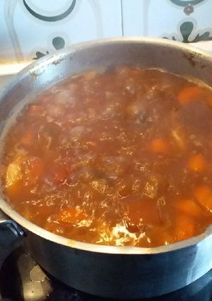 Una foto de Garbanzos de bote con gambas y langostinos