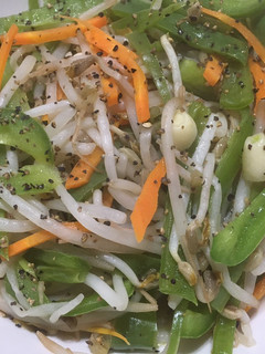 簡易家常菜-豆芽菜蒜炒青椒 的食譜成品照片